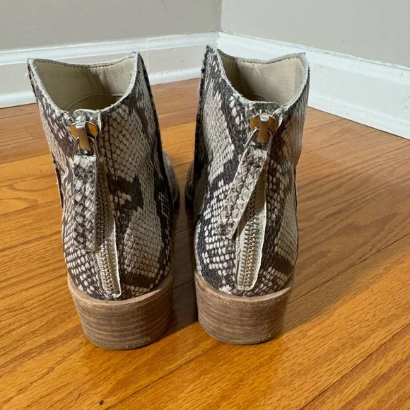 Dolce Vita Snakeskin Tavin Ankle
Boots Size 8M - Picture 3 of 6